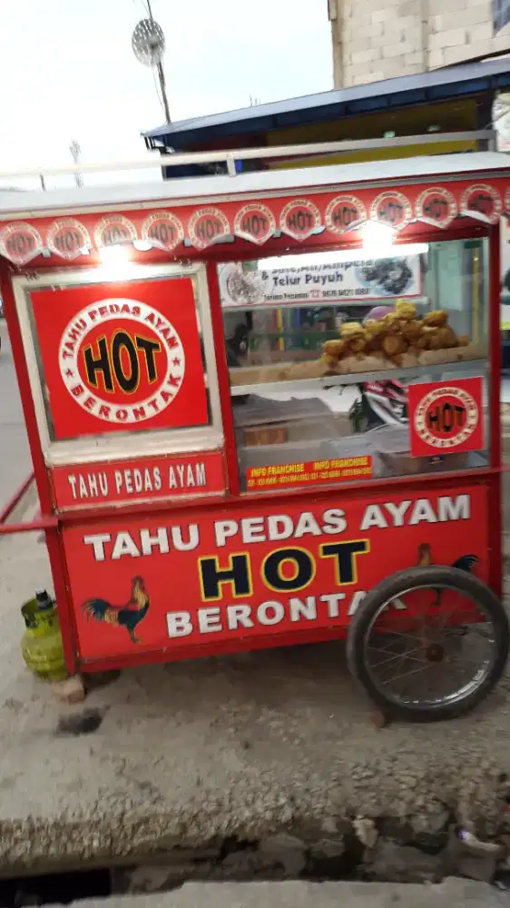Di butuhkan karyawan utk jaga & jualan tahu pedas