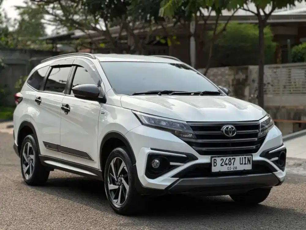 Rush 1.5 GR AT 2023 Putih