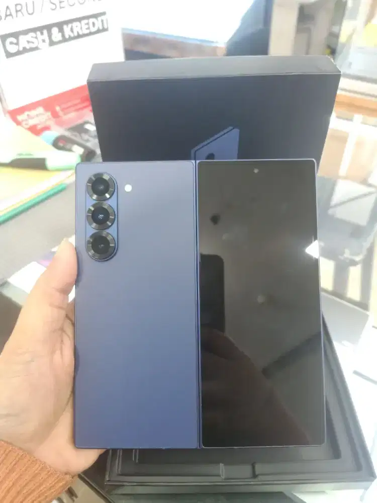 Second Samsung Galaxy Z Fold 6 12/256GB Biru Ex Garansi Resmi