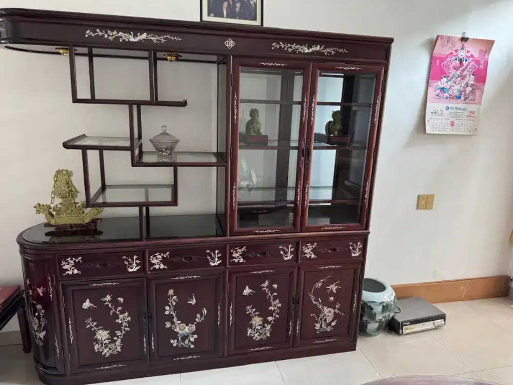 Lemari Pembatas China