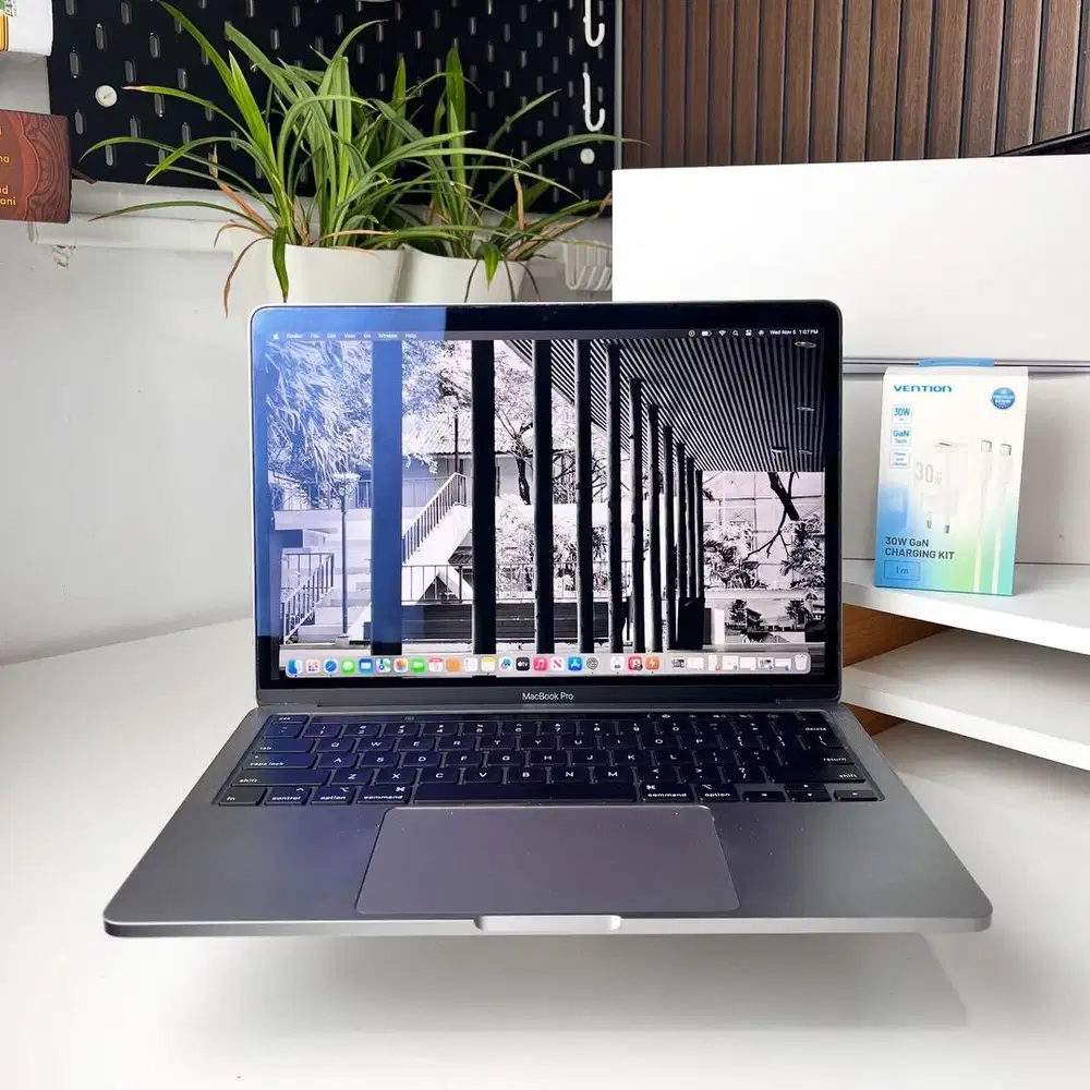 MacBook Pro 2020 intel i5 8gb 512gb Touchbar