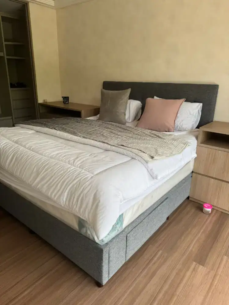 Spring Bed Guhdo king size 200x200 + Divan