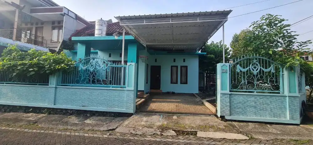 Rumah Hoek Asri di Kaki Gunung Arjuna – Udara Sejuk, Pemandangan Indah