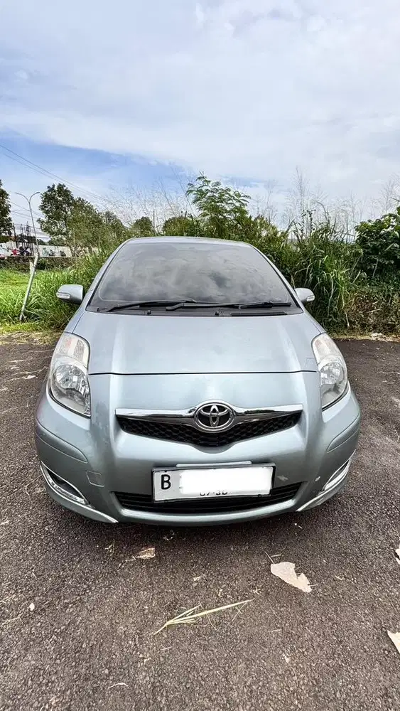 Toyota Yaris E 2011 A/T
