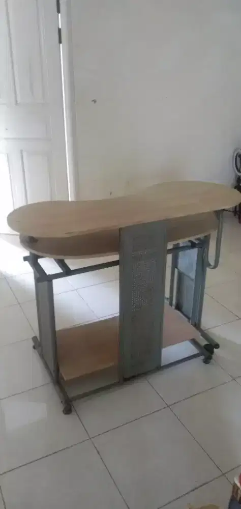 meja komputer minimalis