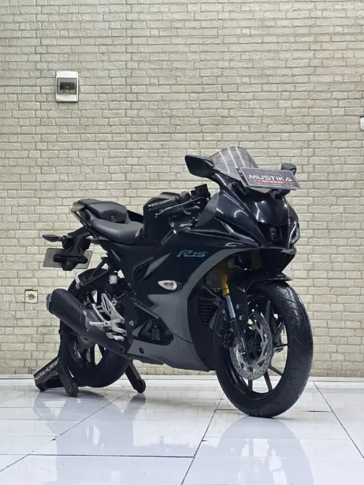 YAMAHA R15 V4 2022 - Chintia Mustika