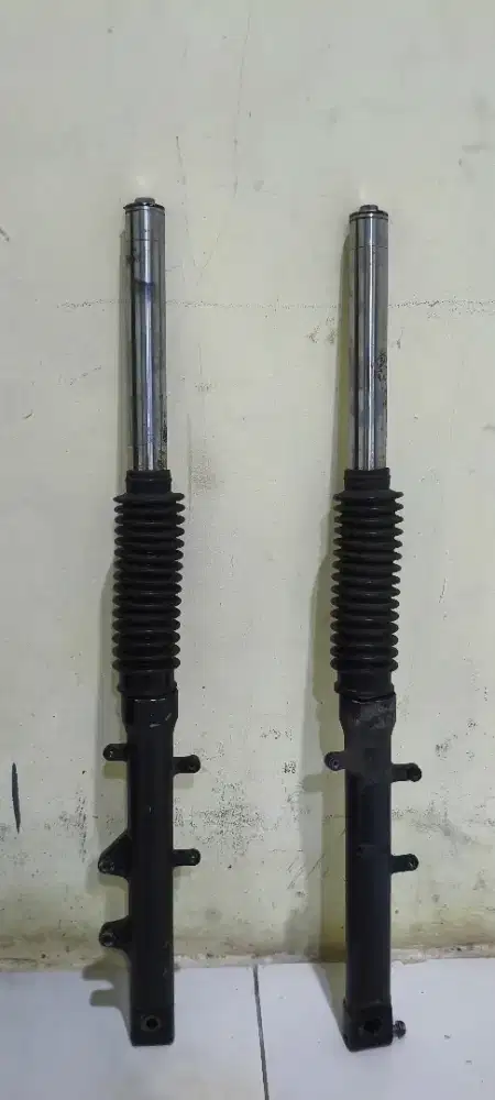Shock depan CBR 250R Thailand
