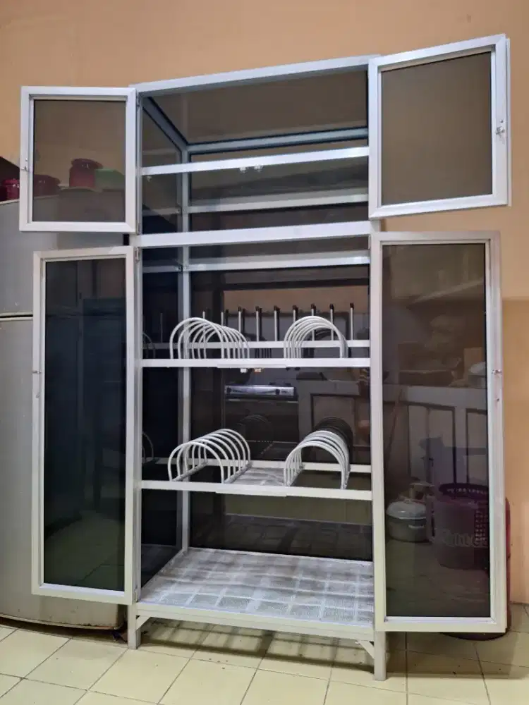 Lemari Rak Piring Kaca