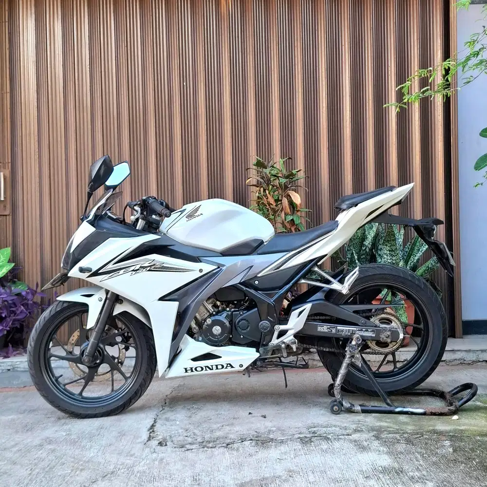 [PAJAK HIDUP] All New Honda CBR 150 CC Facelift  Tahun 2016 ISTIMEWA