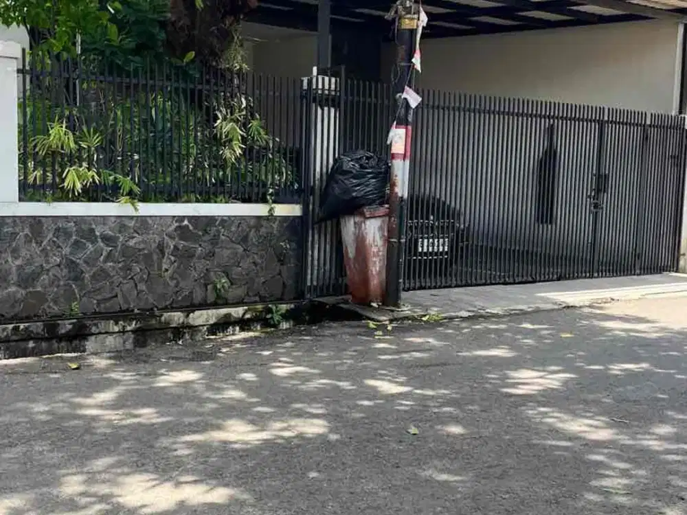 Rumah bagus di gandaria seberang mall gancit di jual murah