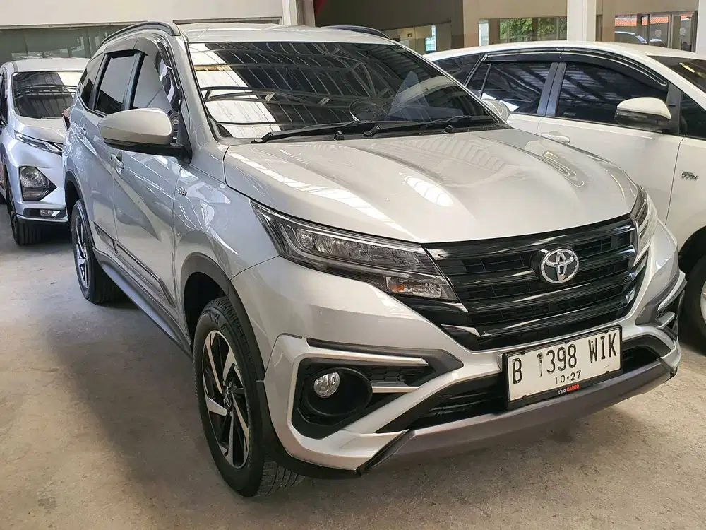 Toyota Rush GR Sport AT 2022 Silver PREMIUM B1398WIK