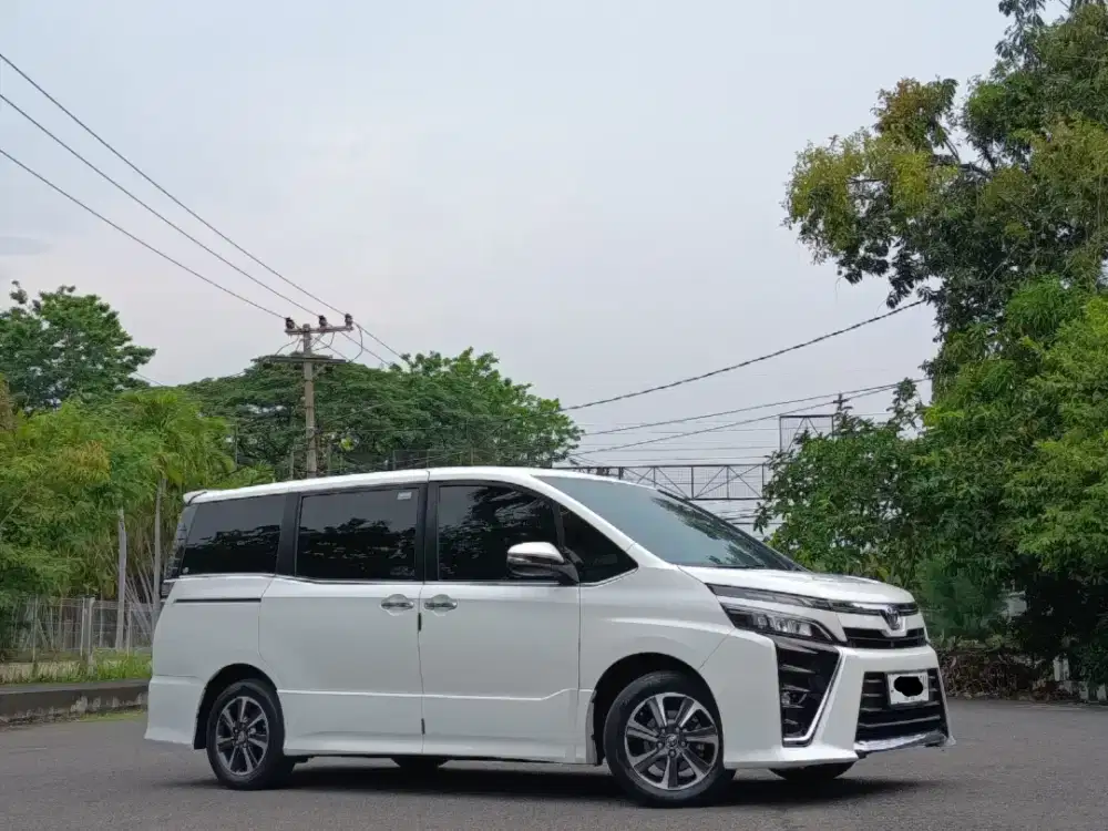 [KM69rb'an+TDP:10jt] Toyota Voxy 2.0cc 2018 Automatic Record Toyota