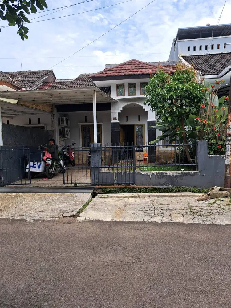 di jual rumah bagus siap huni dalam komplek di arcamanik