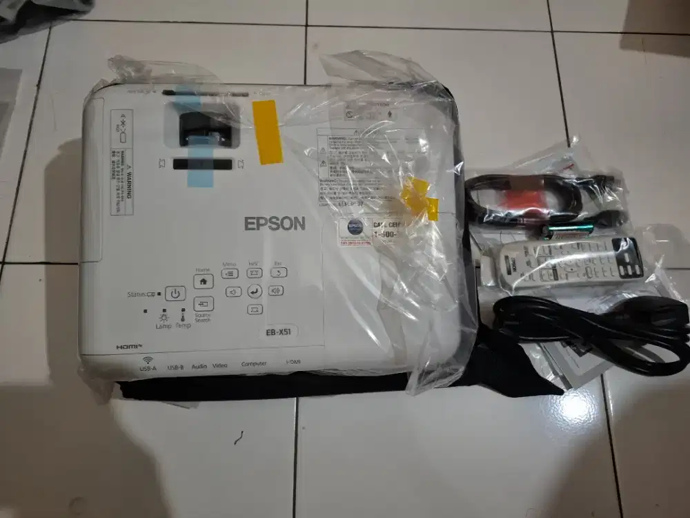 Proyektor Epson EBX51