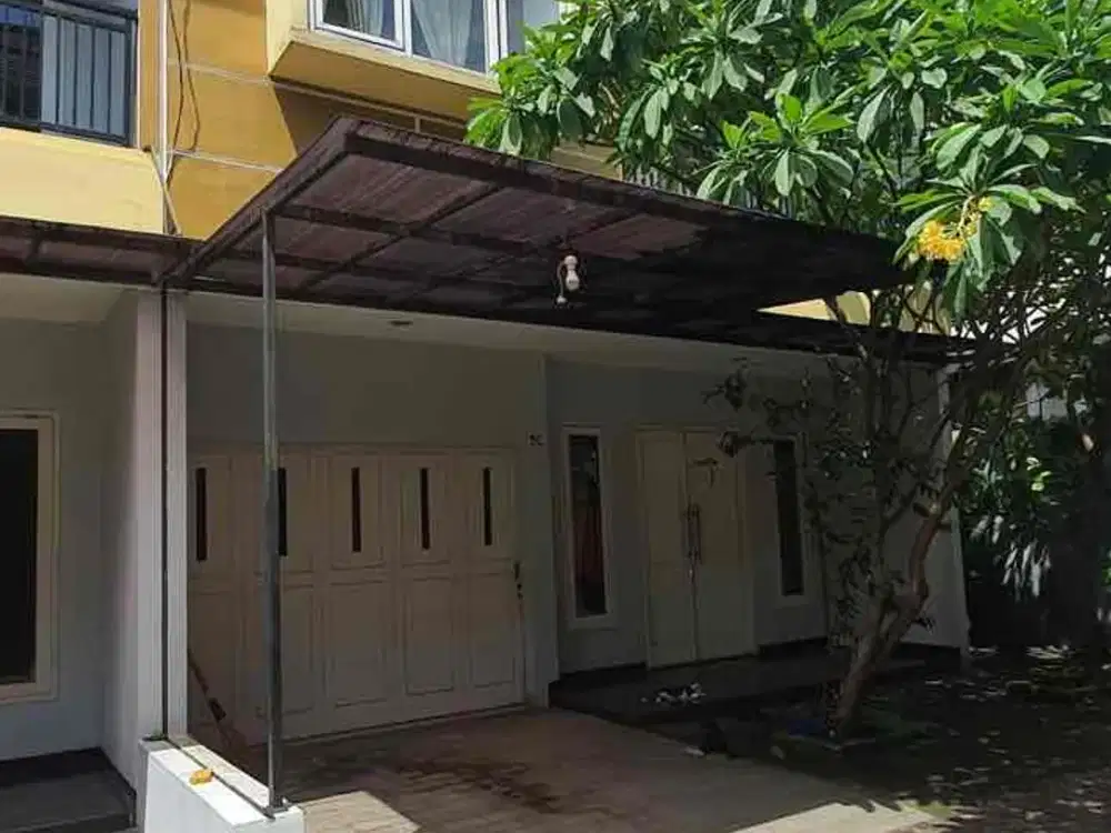 Rumah murah sangat terawat di lokasi premium jakarta selatan