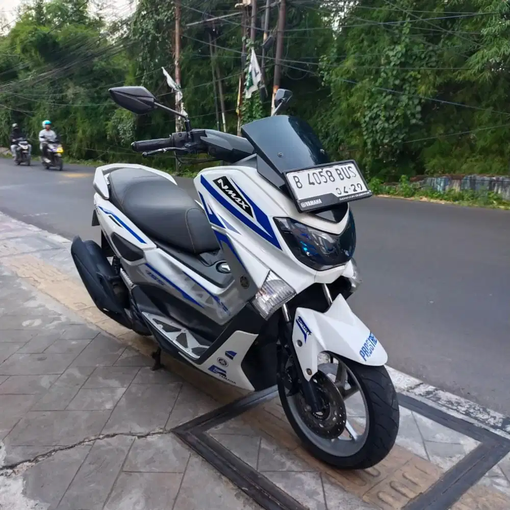 Nmax OLD 2019 (Putih lengkap Bagus Mesin Aluss orisinil)