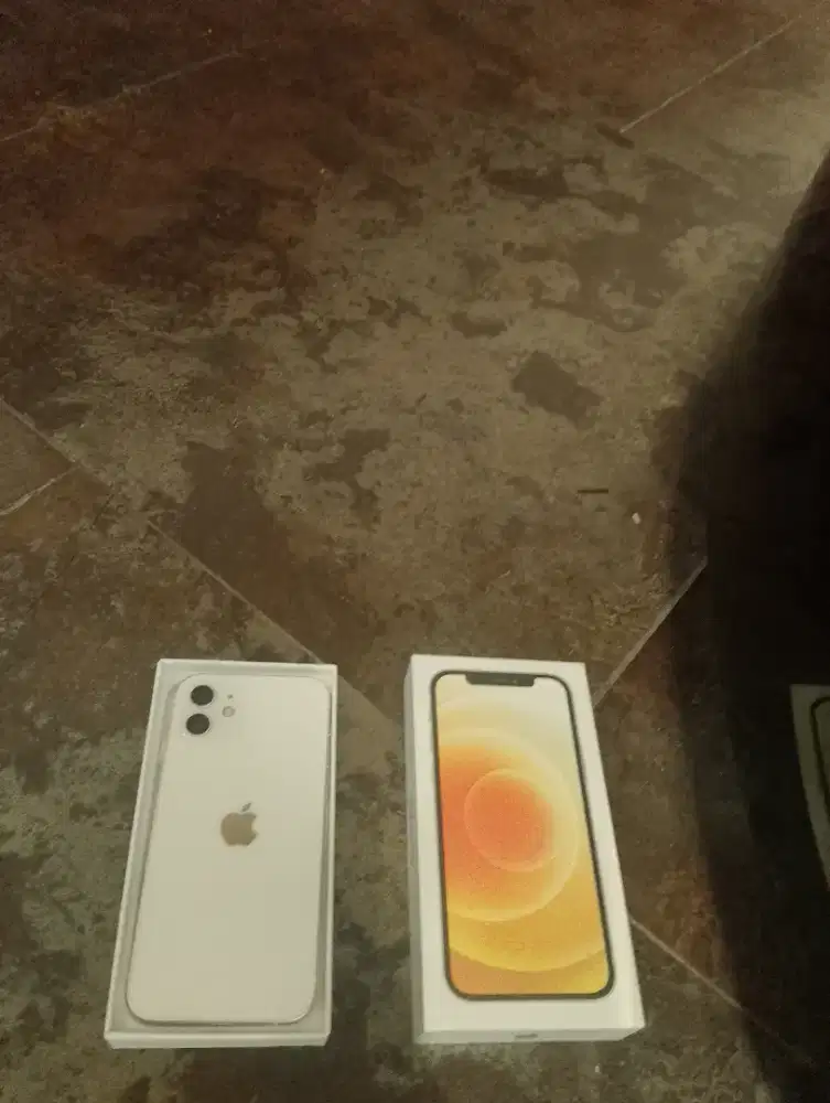 Iphone 12 128gb putih berwarna