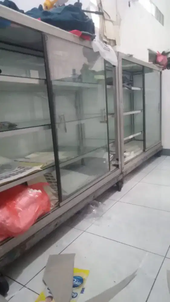 Etalase warung dan etalase roko