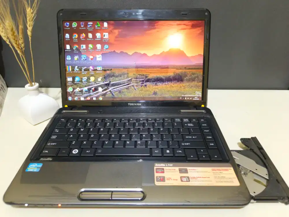 Laptop Toshiba Satelite L745 Intel Core i5-2450 Ram 4Gb Hdd 500Gb