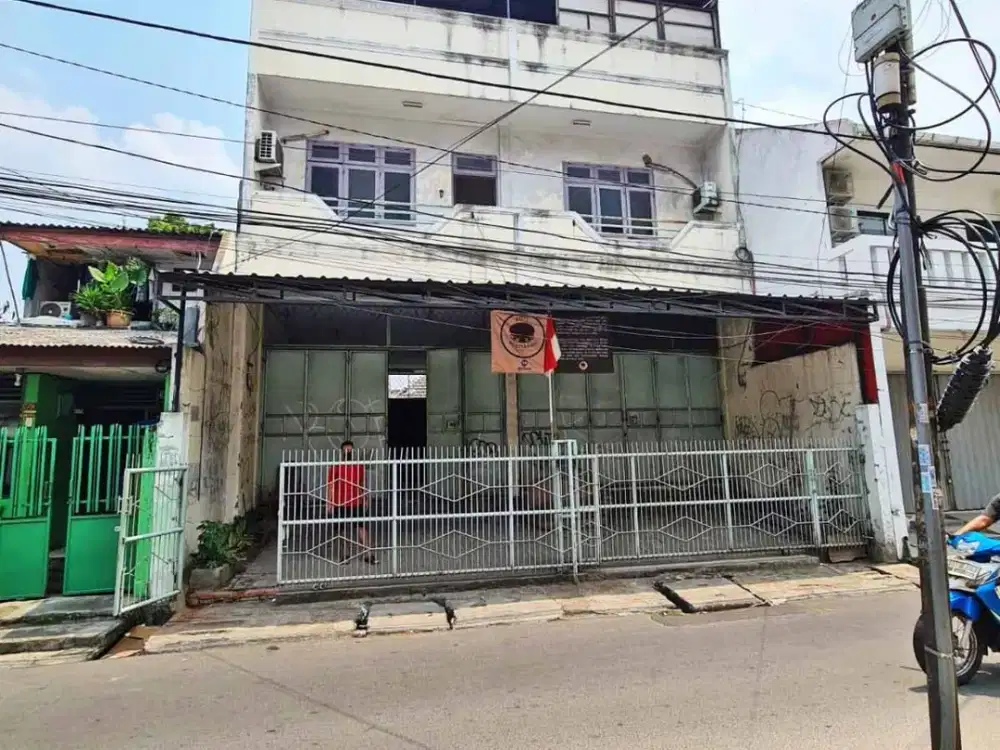 Gudang di Palmerah Barat Jakarta Barat – 608 m², Akses Truk Masuk, Cocok untuk Home Industry
