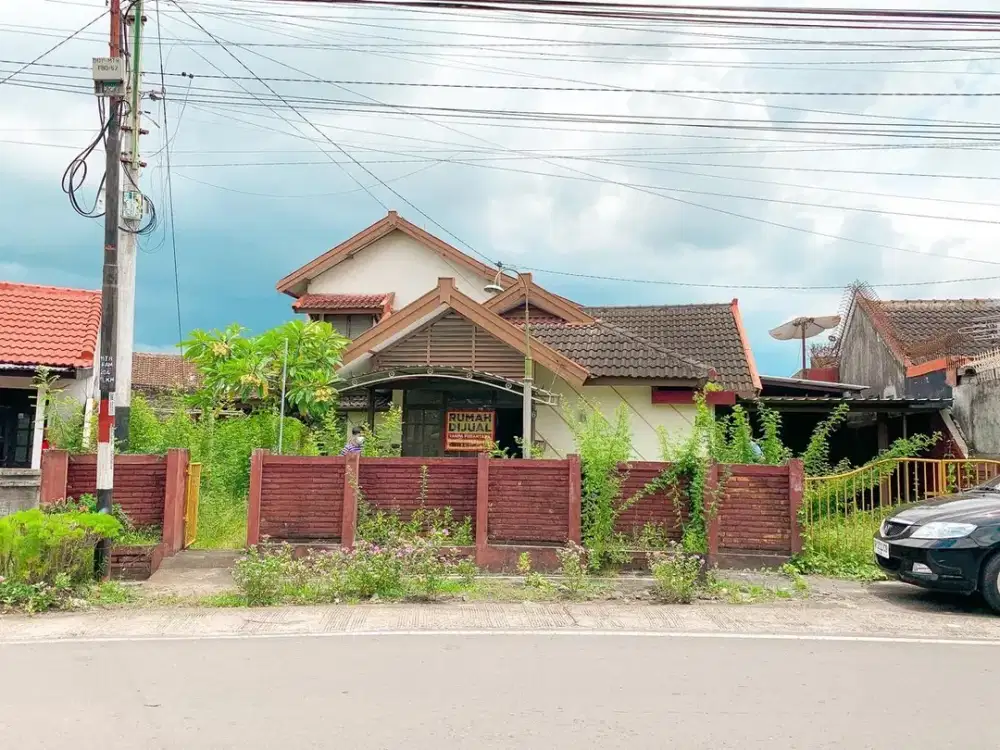 Rumah di kompleks Pagutan dekat RS Biomedika