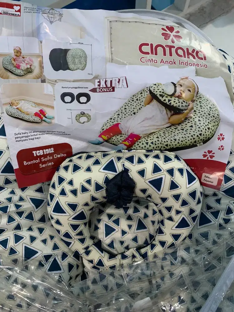 NEW ! Sofa bayi Cintaka + bantal tidur + penyangga botol susu bayi