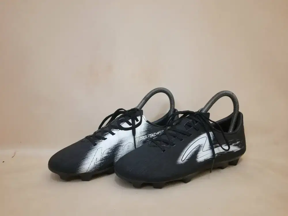 Sepatu Bola Anak Specs Elevation One JR size 36 dan adidas ortuseigth