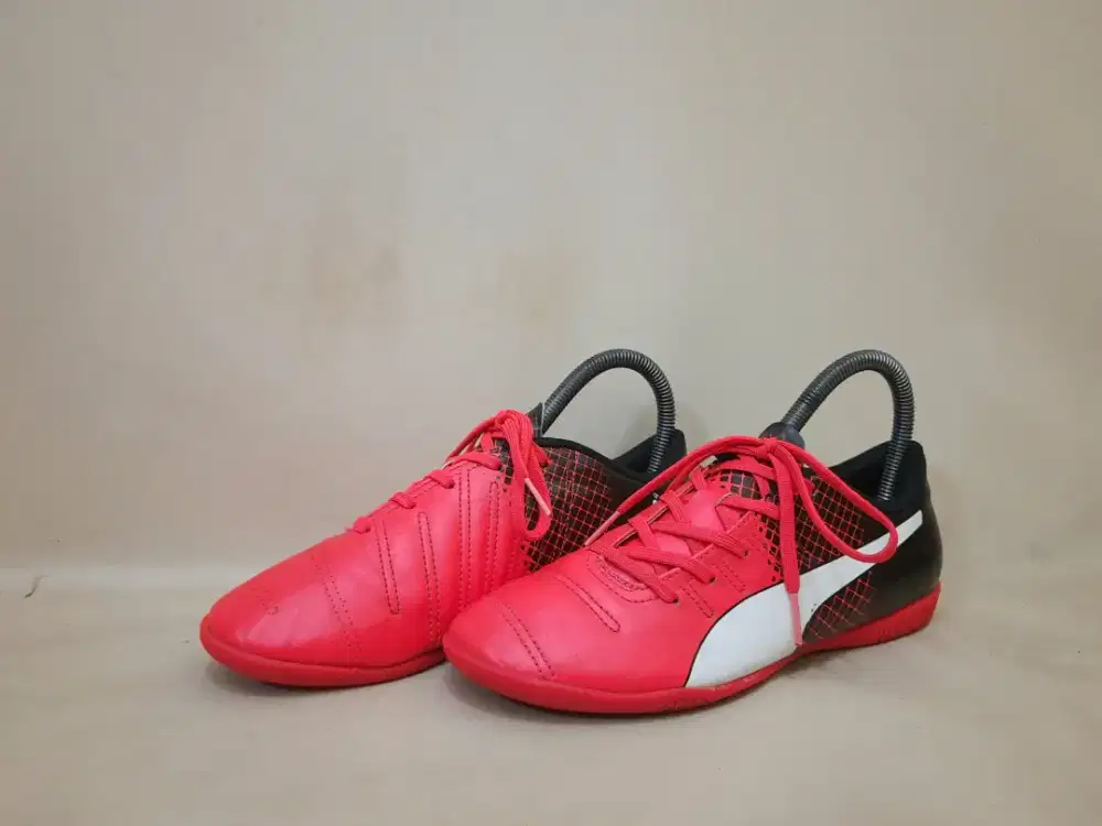 Sepatu Futsal Puma Evopower 4.3 JR
Size 37 dan adidas nike