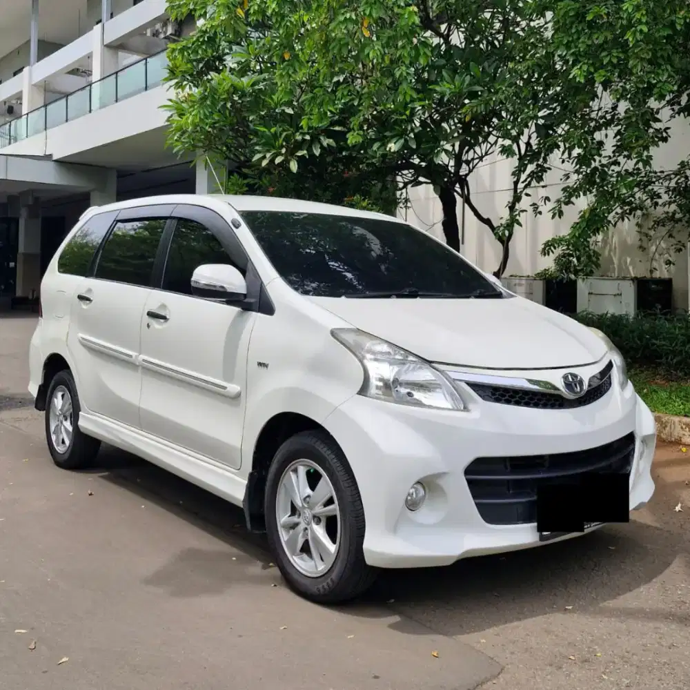 Toyota Avanza Veloz 2014 White KM 50rb Good Condition