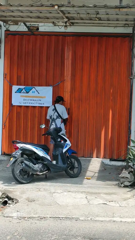 DISEWAKAN TOKO ATAU GUDANG SIAP PAKAI DENGAN LOKASI STRATEGIS