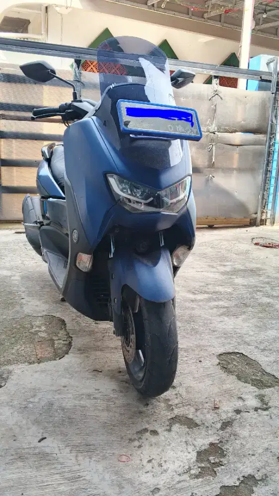nMax 2022 warna biru dongker/tua