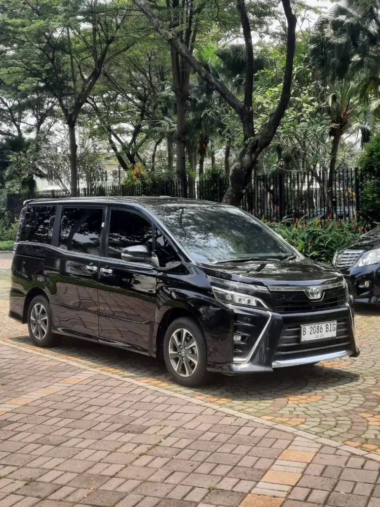 TOYOTA VOXY 2.0 AT 2019 BARANG BAGUS SERVICE RECORD