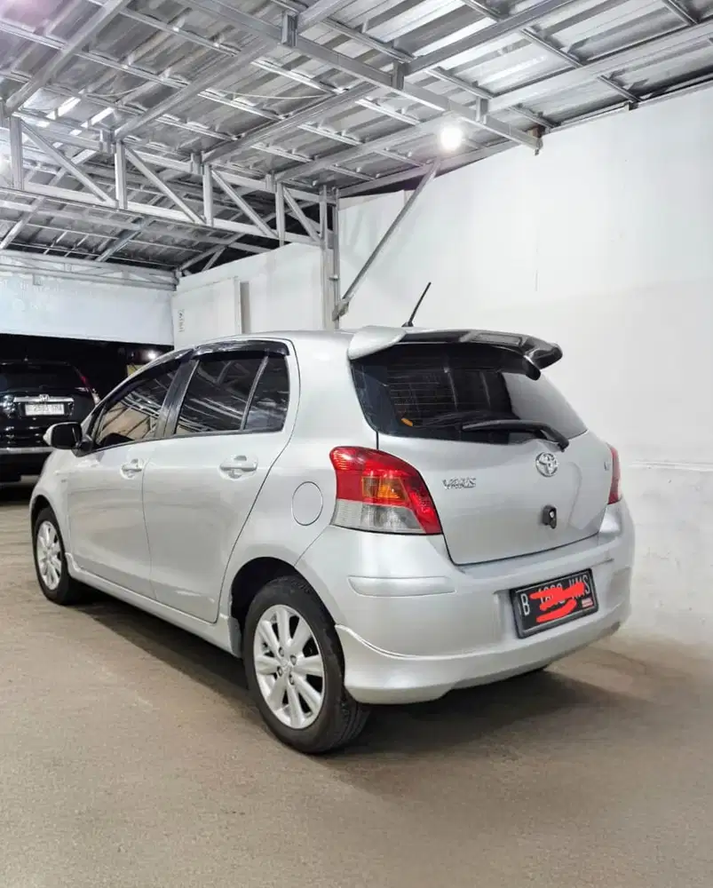 Yaris E a/t 2011 Dp 7 jt dibantu