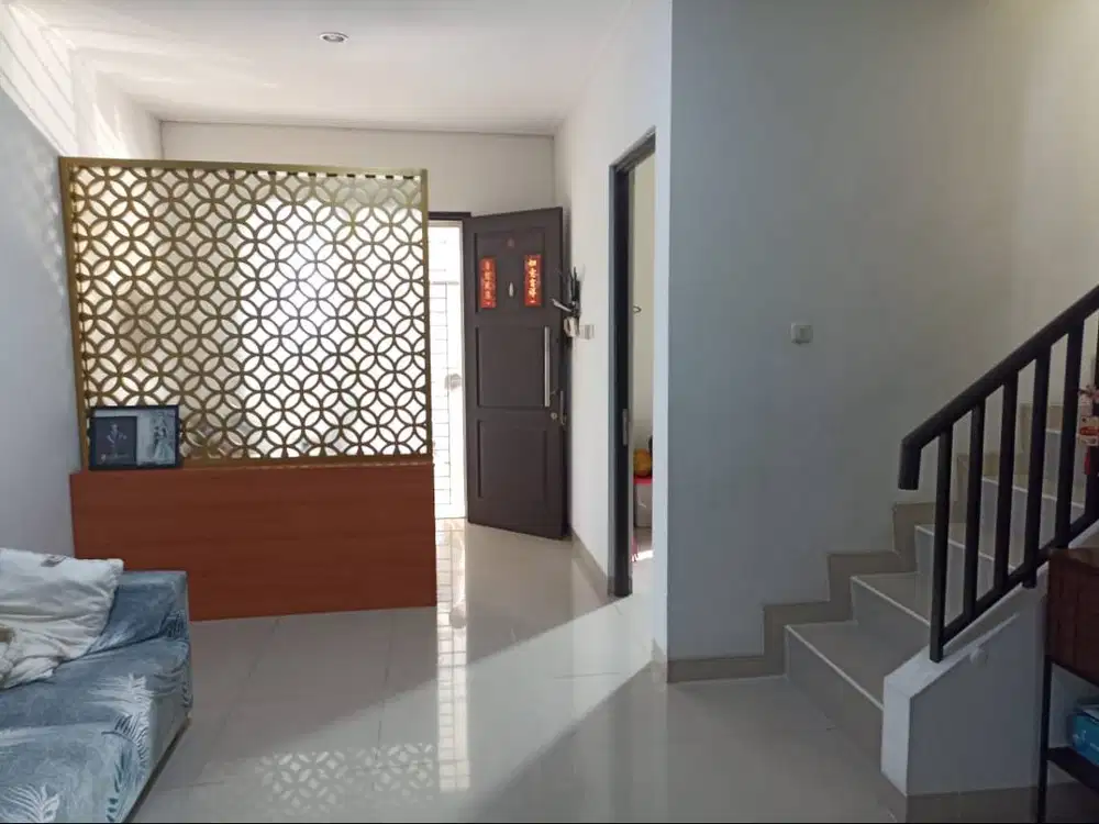 Sewa Casa Jardin rapi siap huni sudah renovasi dan semi furnish