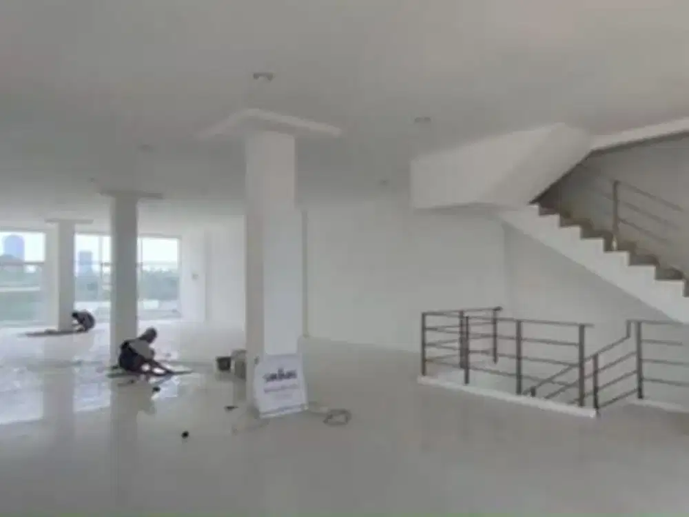 Ruko pinggir jalan raya Serpong dekat lampu merah siap pakai