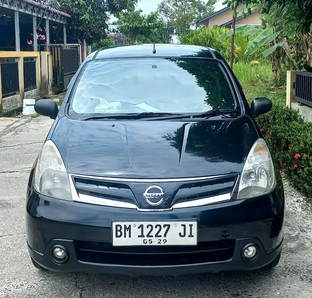 Nissan Grand Livina 1.5 SV MT 2011