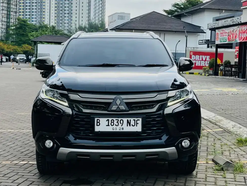 Mitsubishi pajero dakkar Limited  AT 2017 hitam