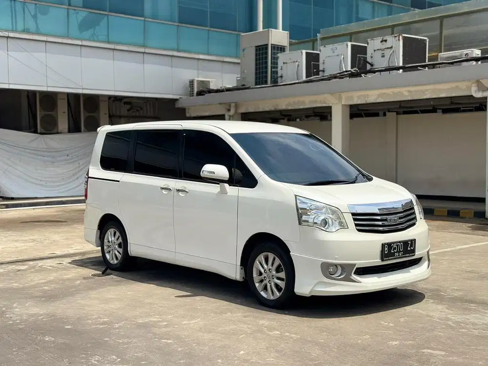 Toyota Nav 1  2.0 V Limited matic tahun 2015