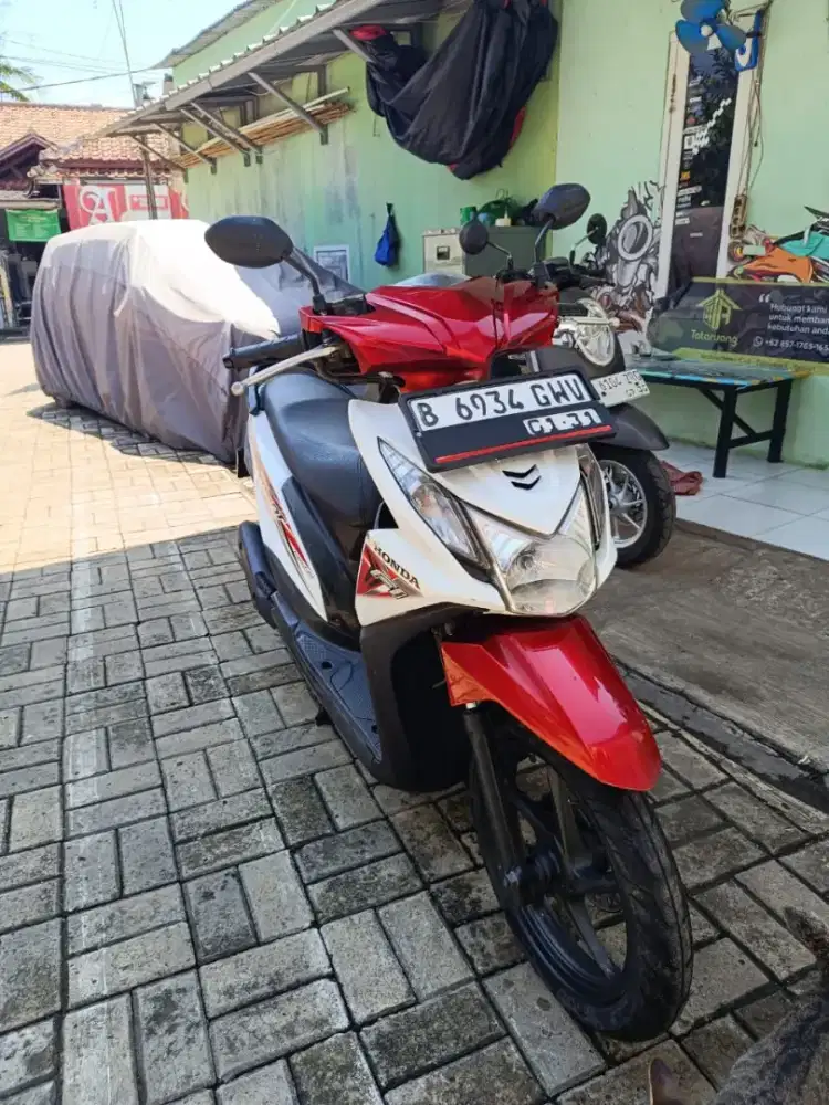 Beat esp merah putih