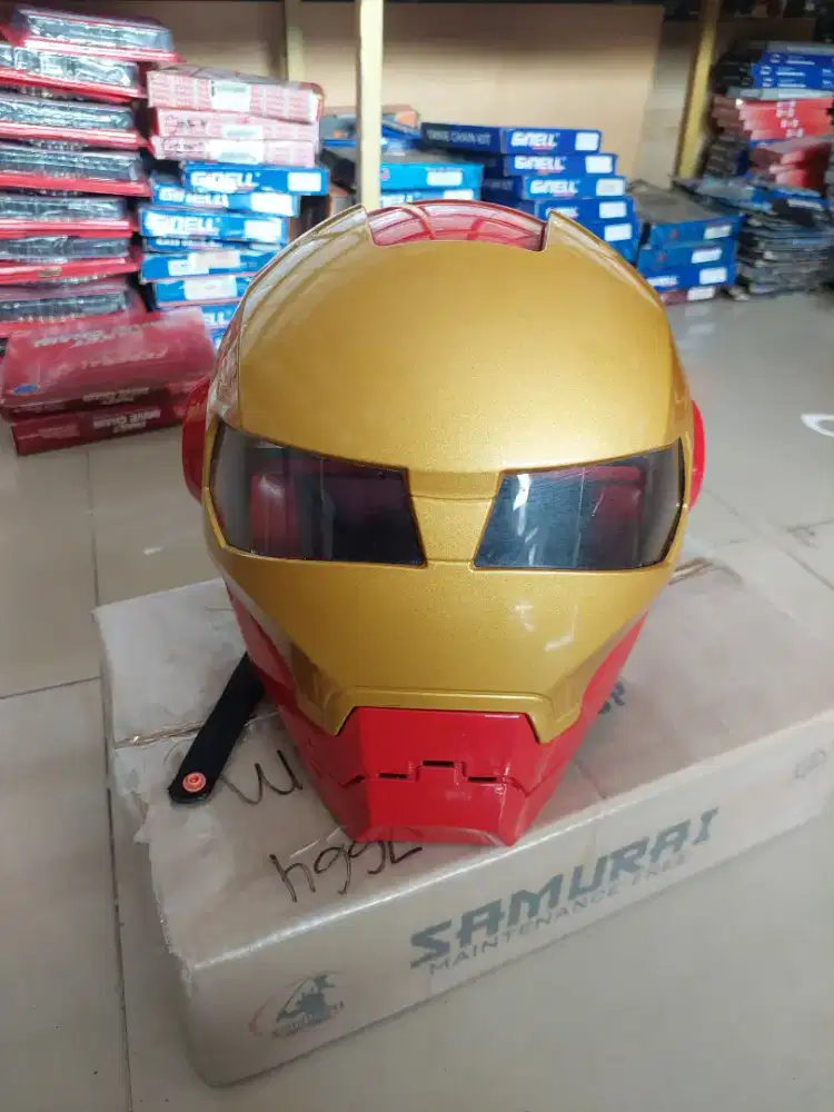 Helm Iron man buat kids