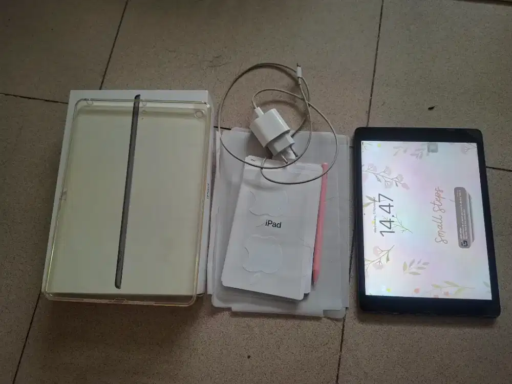 Ipad gen 9 lengkap (dus,stiker apple,kbl type c + adaptor)