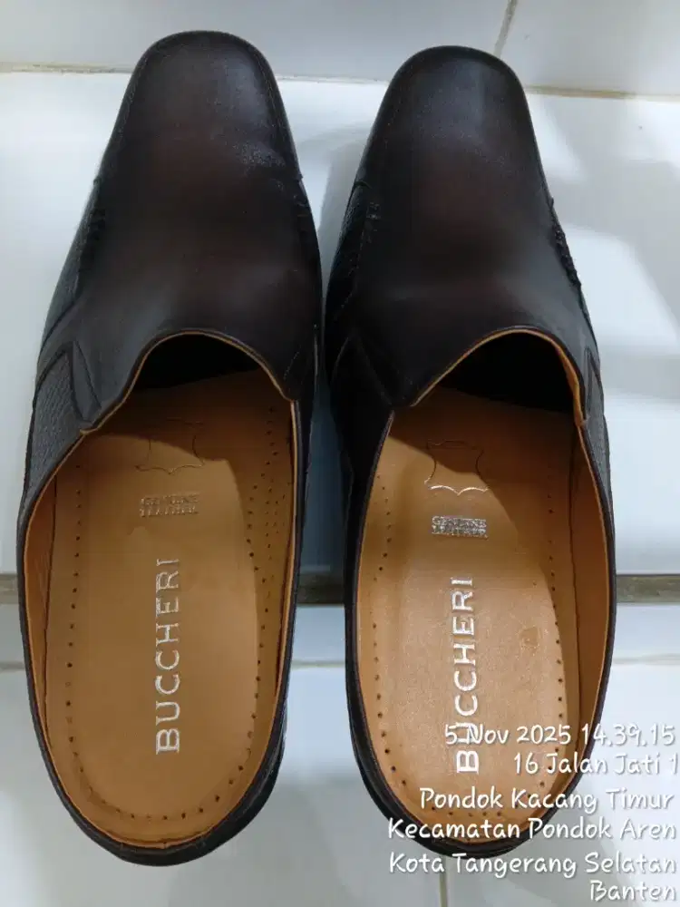 Sepatu sendal Buccheri