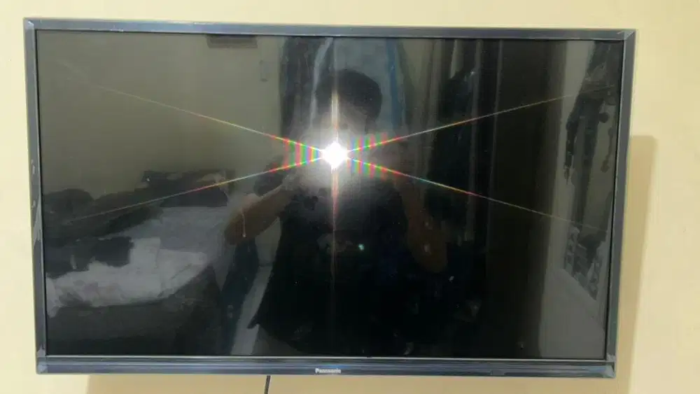 For sale LED Panasonic 32 Inch Non smart tv
