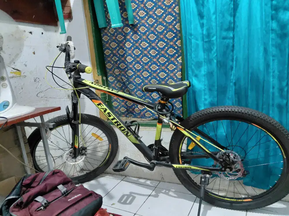 Jual cepat sepeda bekas kondisi masih mulus jarang di pake