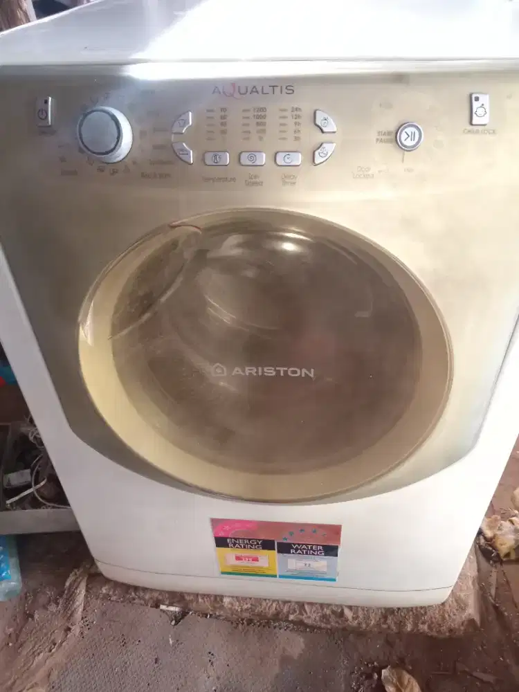 Di jual mesin cuci front loading ariston aqualtis 9kg ori siap pakai