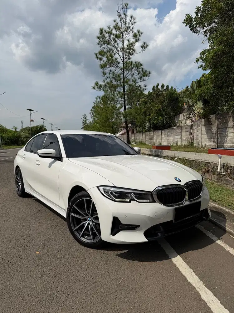 BMW 320i 2021 Bensin