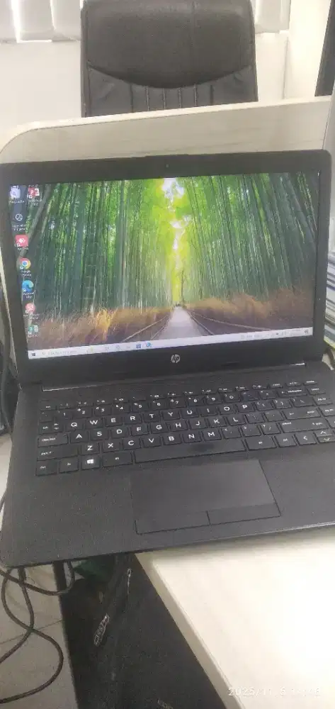 Laptop 1 jutaan hitam slim elegan