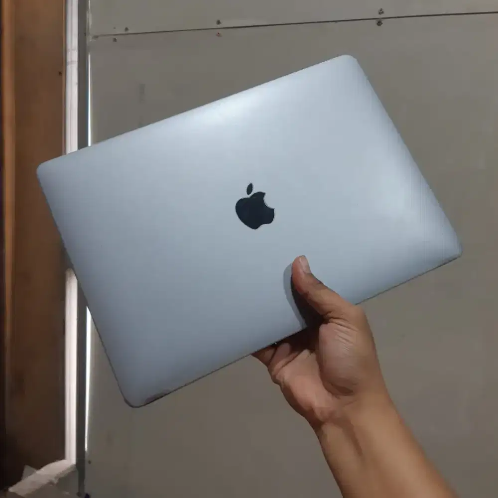 Macbook air m1 2020 ram 8gb ssd 256gb grey bisa cod