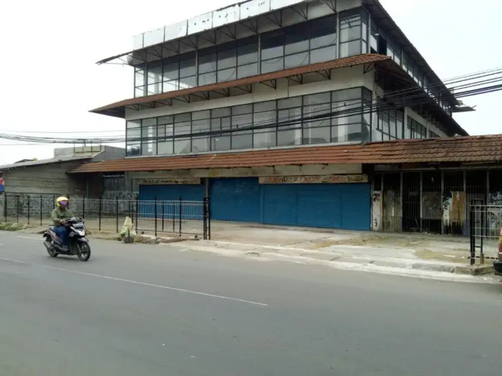 Bangunan 3 lantai pinggir jalan raya Cimone siap pakai