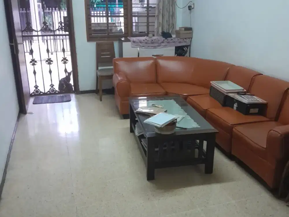 Rumah 2 Lantai Belakang Mall Kelapa Gading Hadap Selatan. Harga Promo 1,9 M Nego